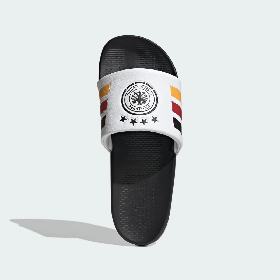 Detalle de Adidas Adilette Comfort 2.0 Alemania: chanclas simples, cómodas y versátiles