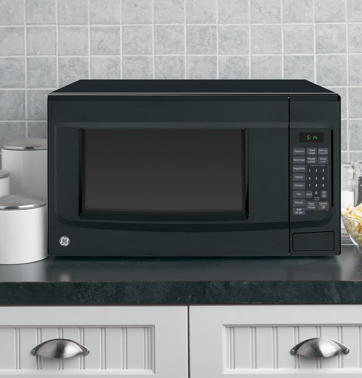 Detalle de GE Countertop Microwave 1.4 cu. ft.