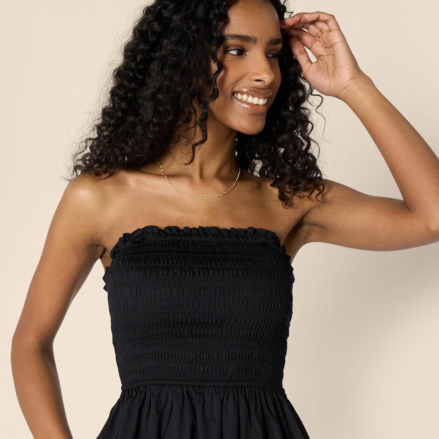 Thumbnail 3 de Amazon Essentials women’s regular-fit cotton sateen smocked bodice floral short dress