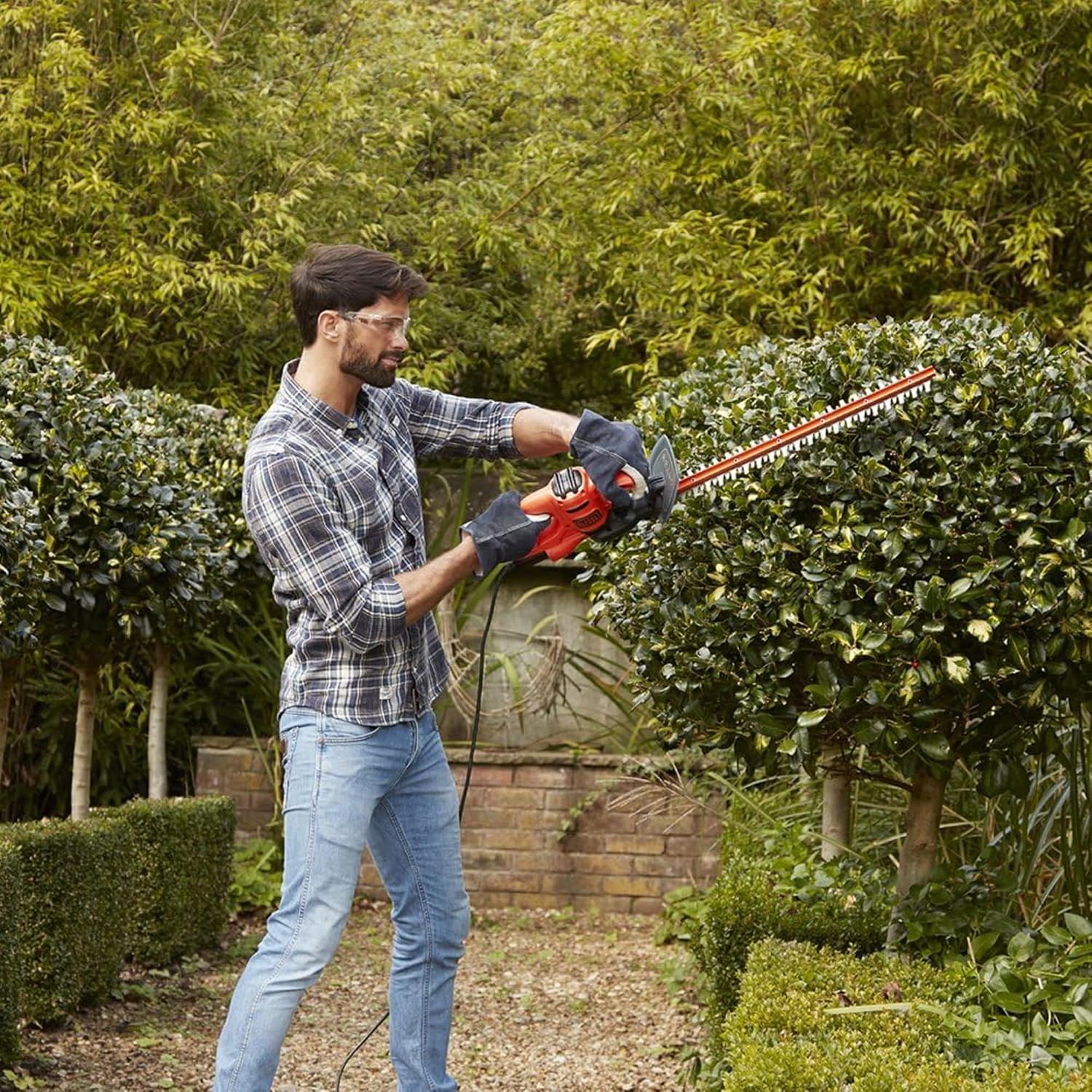Detalle de Black+Decker BEHT201-GB Hedge Trimmer (240 V, 45 cm)