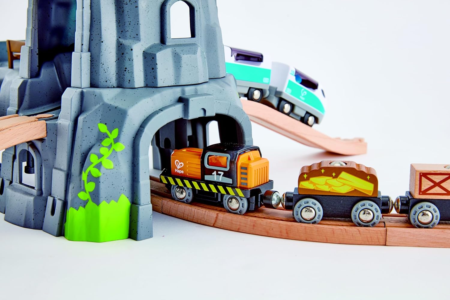 Detalle de Hape Eisenbahnwelt Berg und Tunnelset – mit Licht und Sound (Holzbahn-Erweiterung, Montessori-Spiel, ab 3 Jahren)