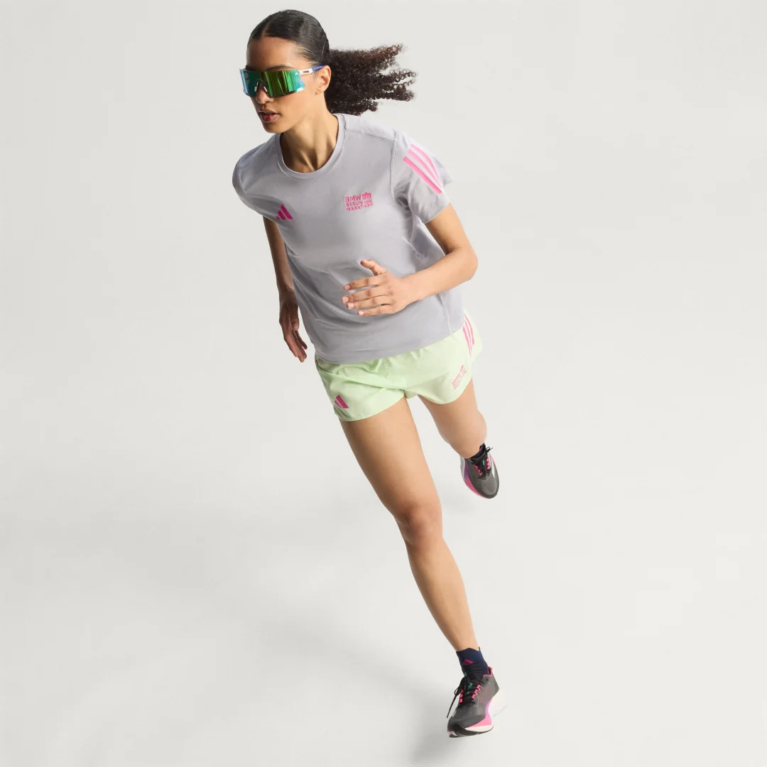Detalle de Camiseta meta BMW Berlin-Marathon 2025 de Adidas
