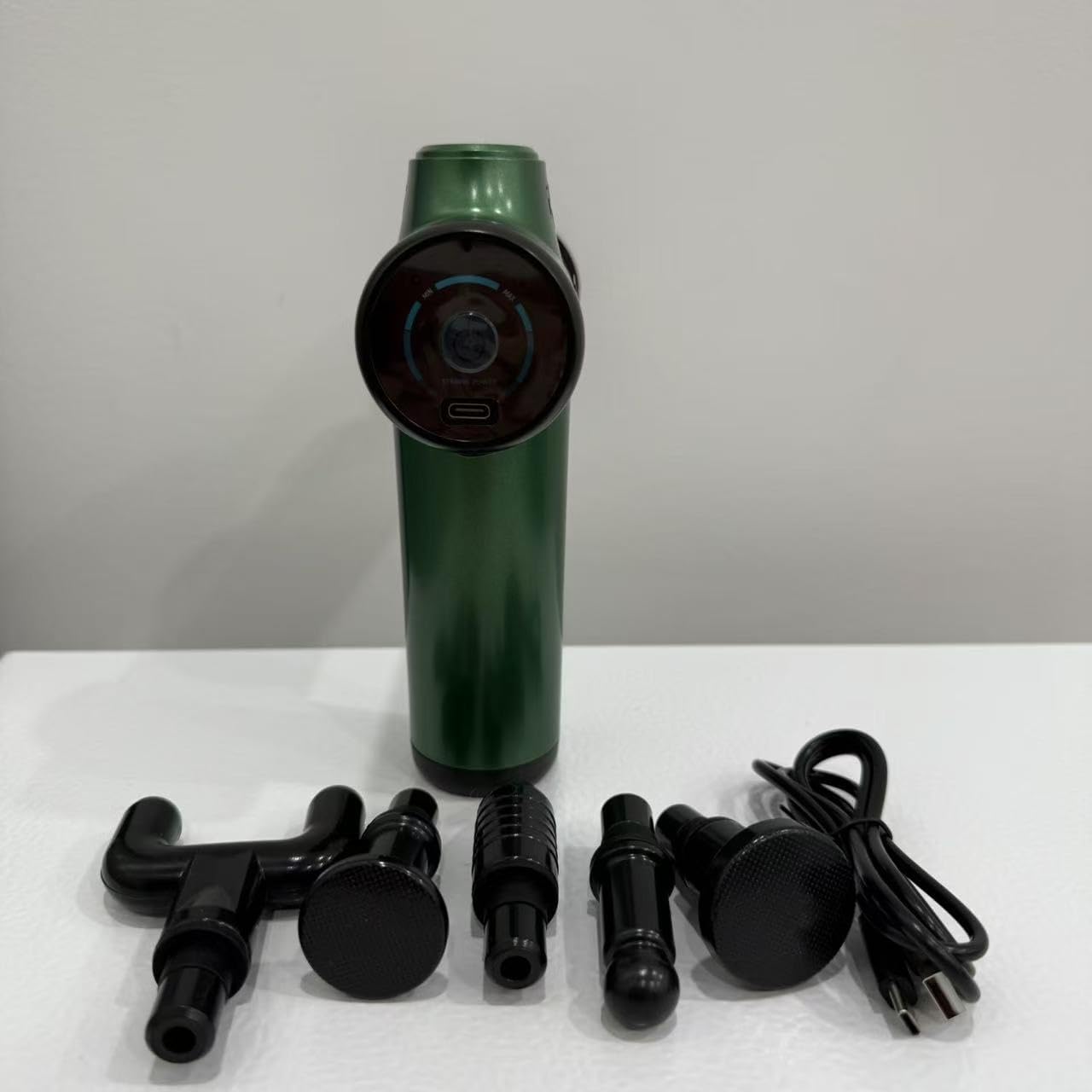 Detalle de KUMAIGO Mini Massagepistole für Nacken & Schulter – 6 Stufen, 6 Köpfe, Ultra leise, USB‑C wiederaufladbar (Grün)