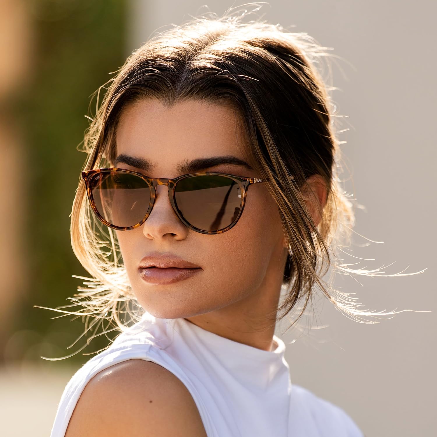Detalle de WearMe Pro Round Polarized Sunglasses for Women – UV400 Protection, Lightweight Frame, Vintage Retro Style