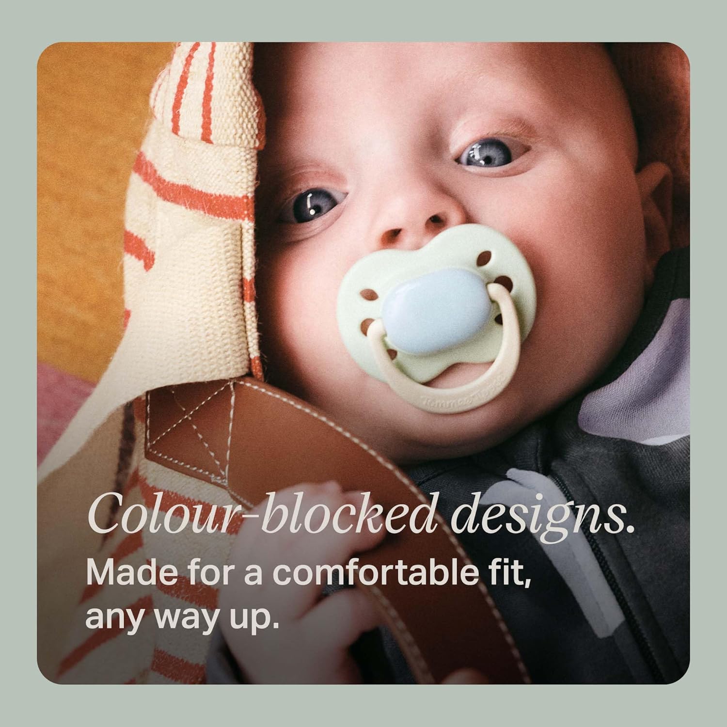 Thumbnail 2 de Tommee Tippee Ultimate Fit Soother 0-6 Months – 4 Pack (Colour Blocked)