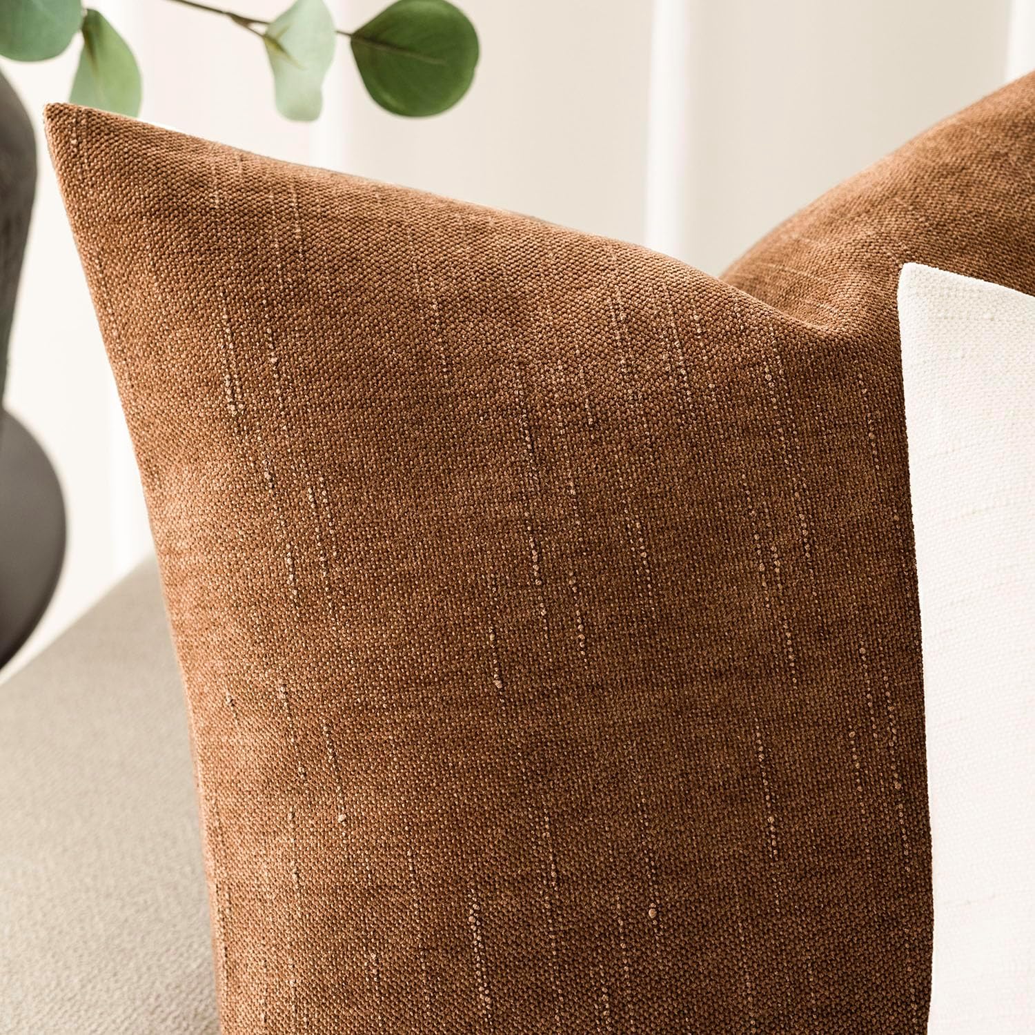 Detalle de Foindtower 2-Pack Soft Textured Throw Pillow Covers 18x18 in - Bronze