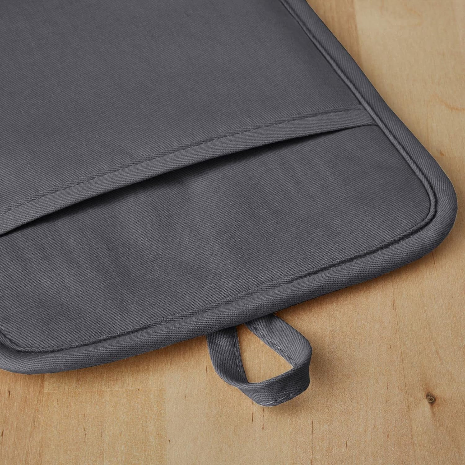 Detalle 2 de KitchenAid ribbed pot holders 2-pack, 500°F