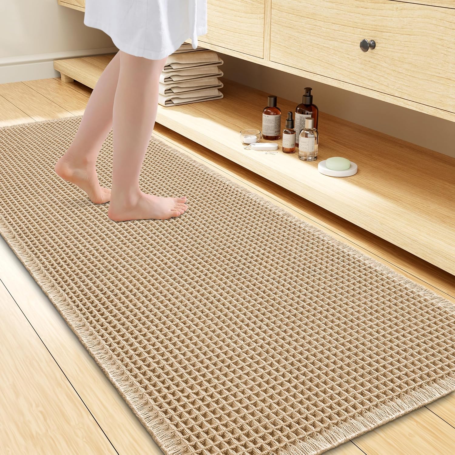 Detalle de Smiry Waffle Bath Mat 47x24 - Extra Soft Absorbent Non-Slip Machine Washable Rug in Brown