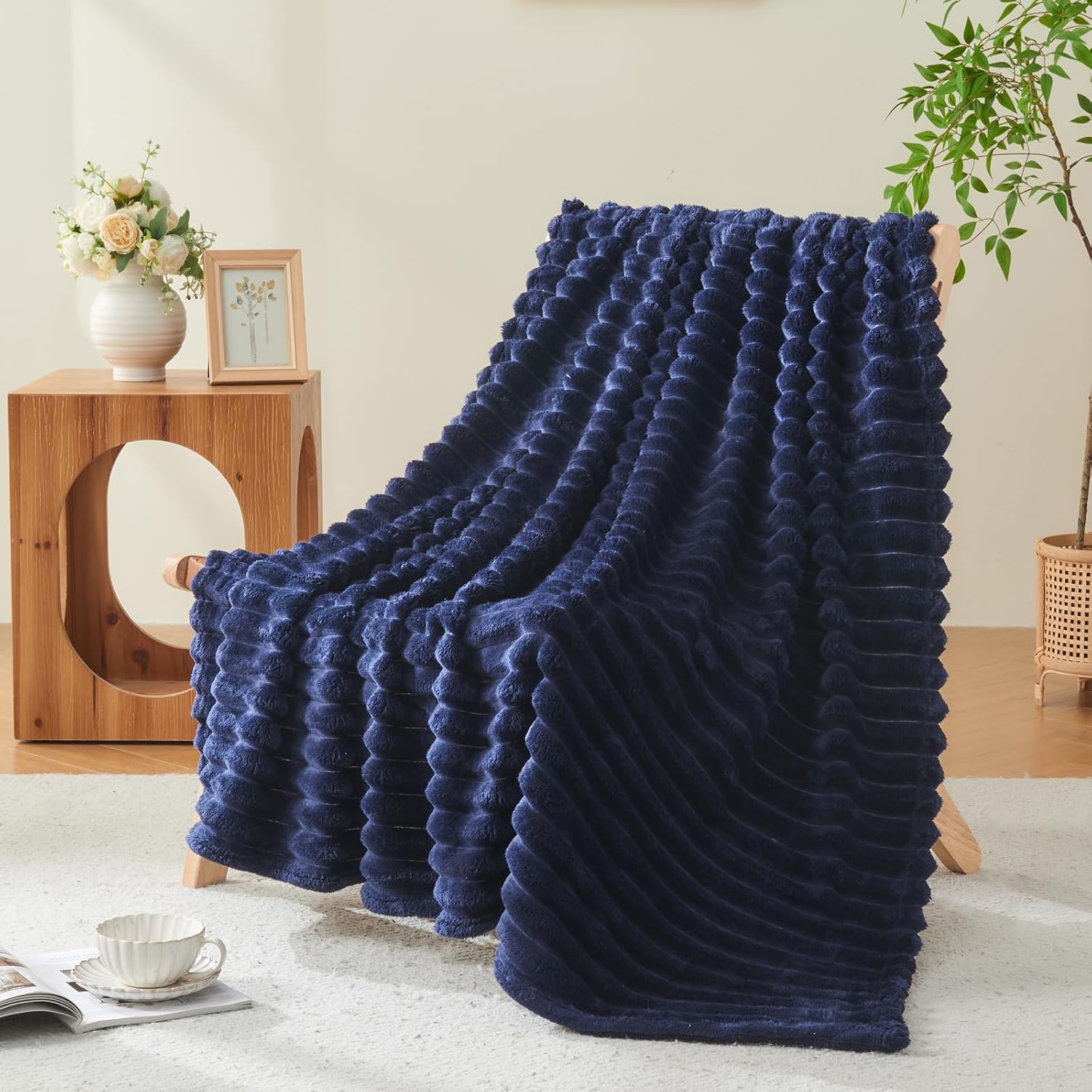Detalle de Deamsure Twin Fleece Blanket, Navy 3D Ribbed, Lightweight, 60" x 80