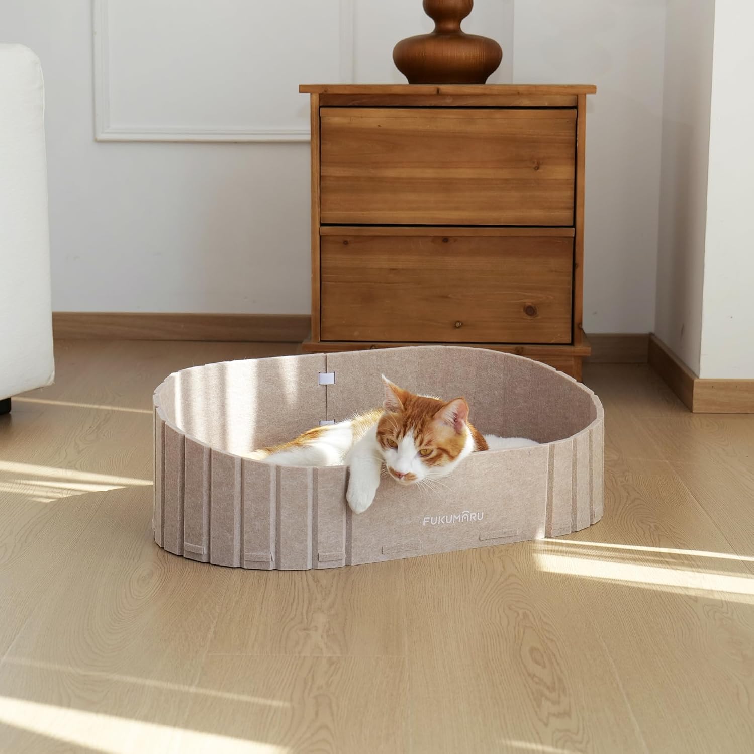 Thumbnail 4 de FUKUMARU lit pour chat d’intérieur 61 cm ovale en feutre camel