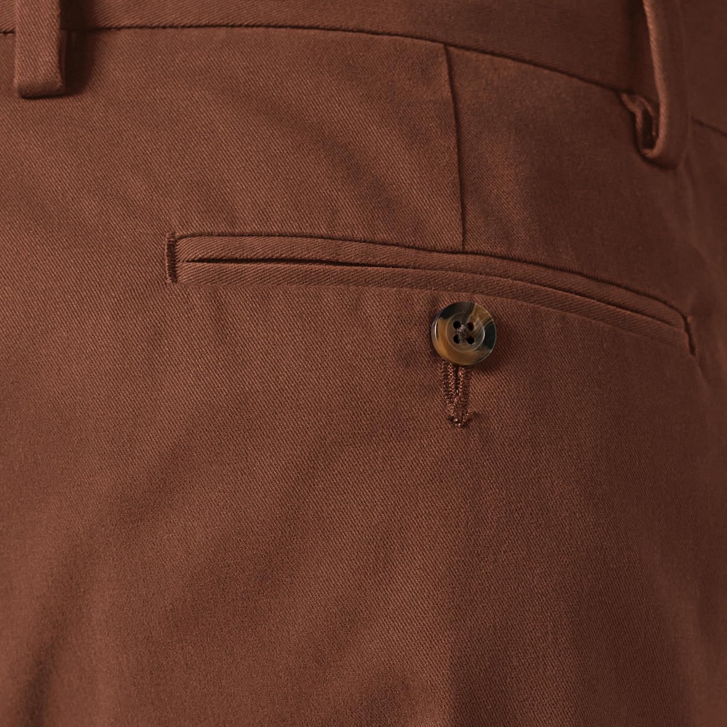 Thumbnail 5 de Amazon Essentials Men’s Classic-Fit Wrinkle-Resistant Flat-Front Chino Trousers (Big & Tall)