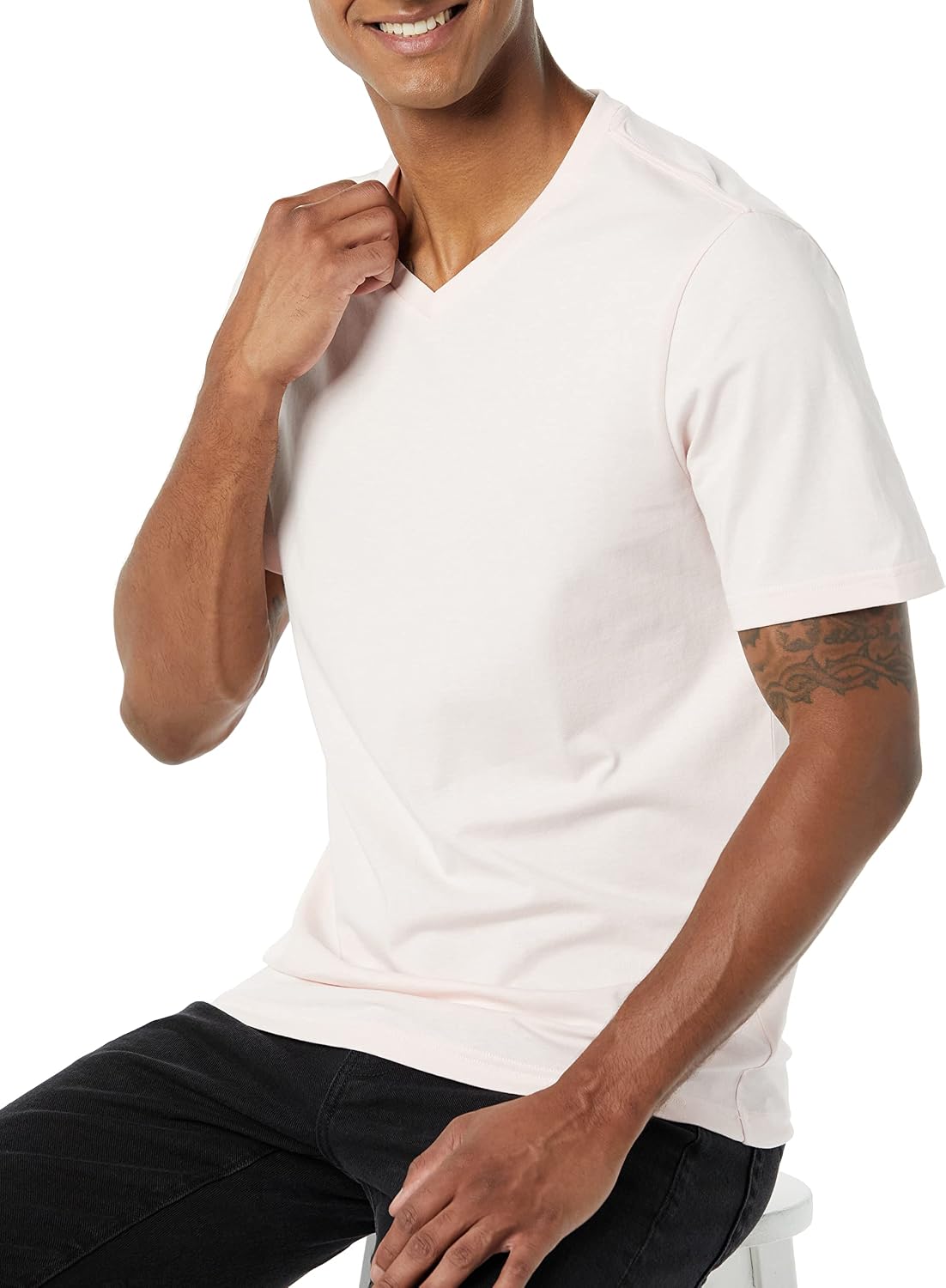 Detalle 2 de Amazon Essentials Herren Kurzärmlige T-Shirts mit V-Ausschnitt – Slim Fit, Basic