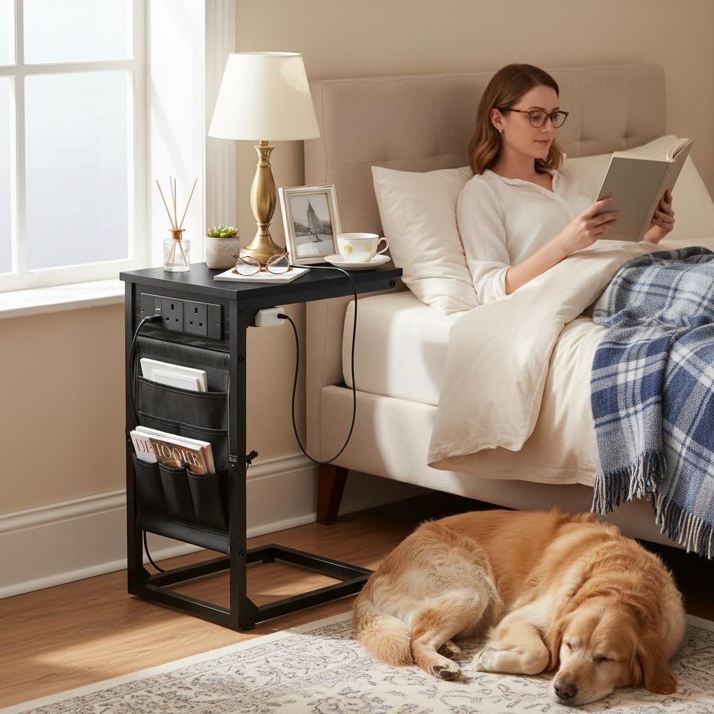 Detalle de AMHANCIBLE C-shaped side table with charging