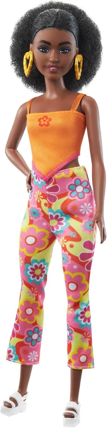 Thumbnail 4 de Barbie HPF74 Fashionistas Doll with Curly Black Hair and Y2K Outfit