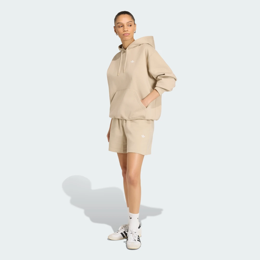 Detalle de Adidas Essentials: Sudadera con capucha de felpa, corte holgado en beige