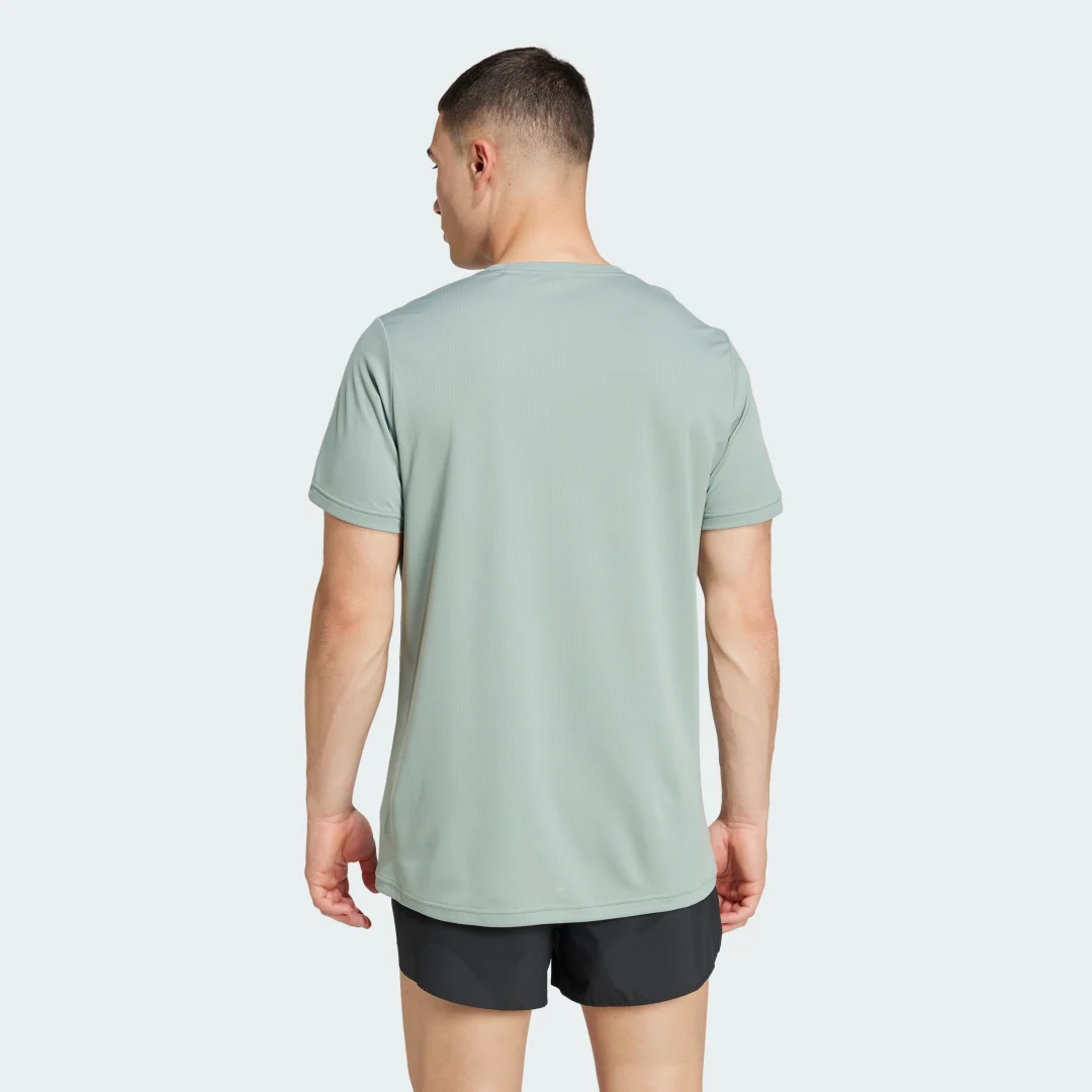 Detalle 2 de Camiseta Run It de Adidas: una opción verde para tus entrenos diarios