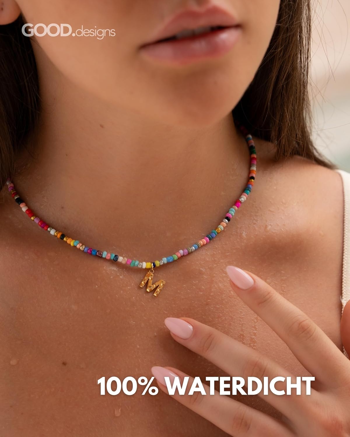 Detalle 1 de GOOD.designs kleurrijke kralenketting met A-Z-initiaalhanger, 18K verguld