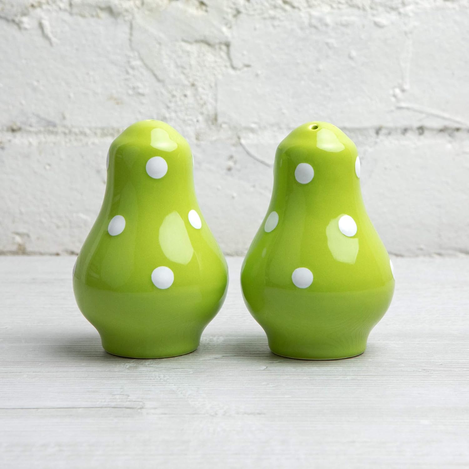 Thumbnail 1 de City to Cottage ceramic salt and pepper shakers set (pistachio green polka dot) for farmhouse kitchen counters