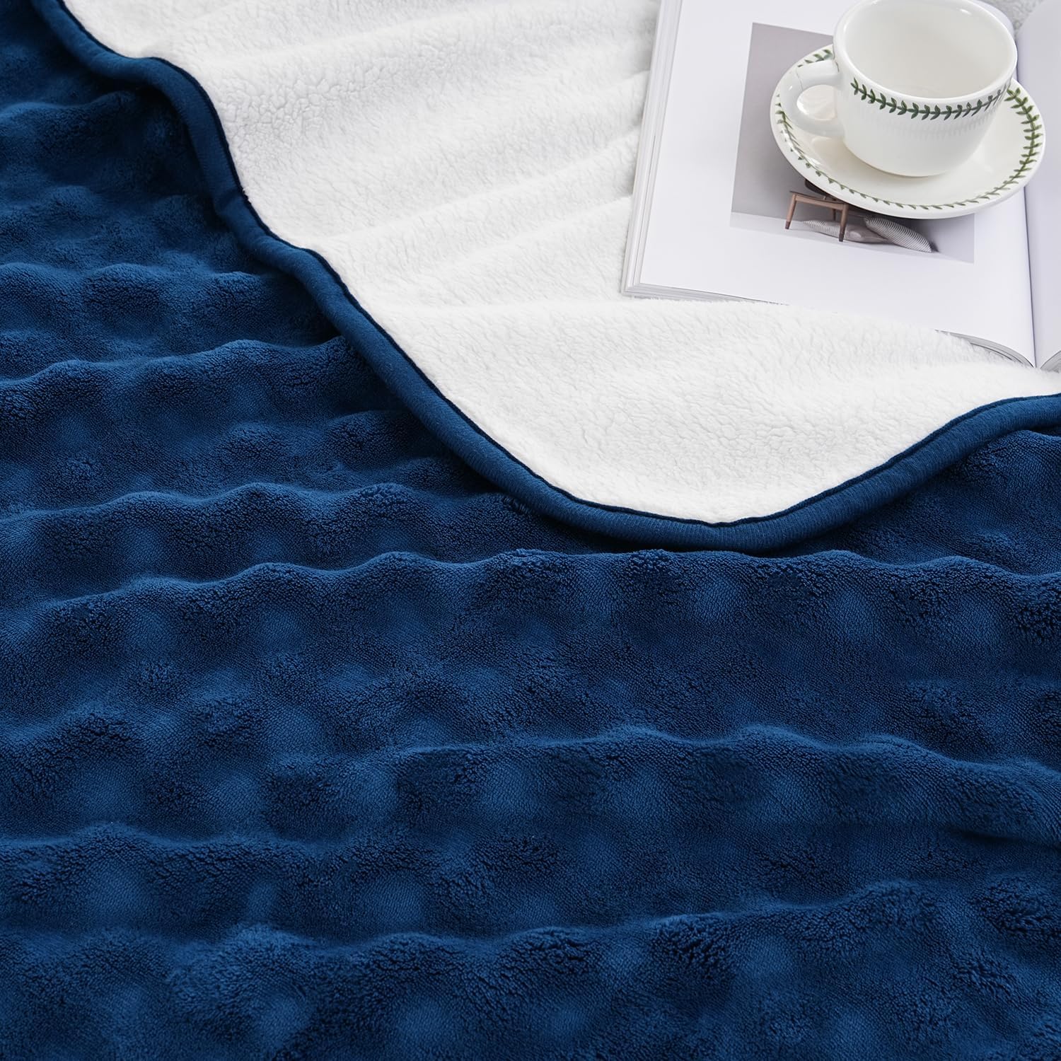 Detalle de Yaning waterproof blanket for bed, couch, sofa and car (152x203cm) – navy blue