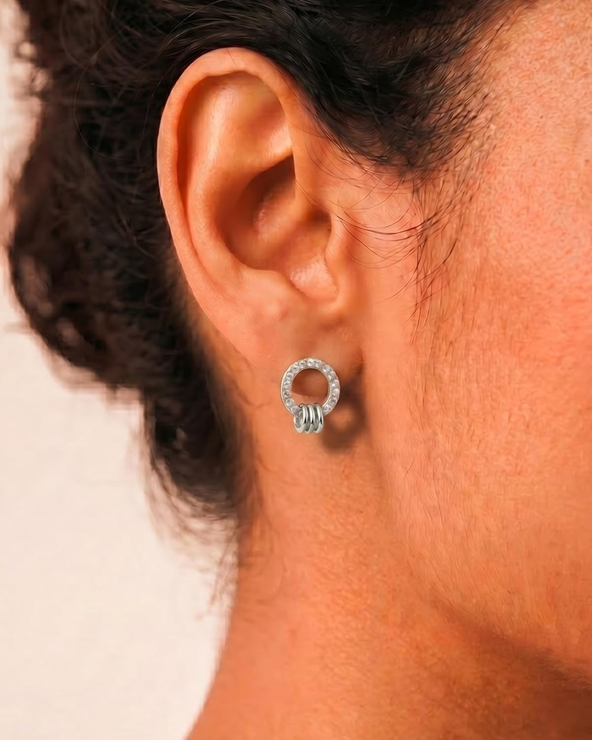 Detalle 2 de MUMREUES Ohrringe Silber 925 – Minimalistische Zirkonia-Stecker, 28 mm Durchmesser