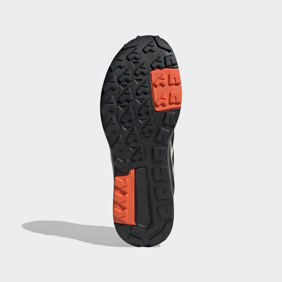 Detalle de Adidas Terrex Anylander, zapatilla de senderismo beige