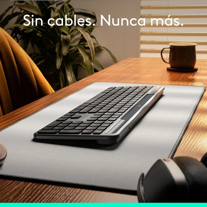 Detalle de Logitech Signature Slim Solar+ Keyboard ES grafito: teclado inalámbrico con energía solar y teclas personalizables