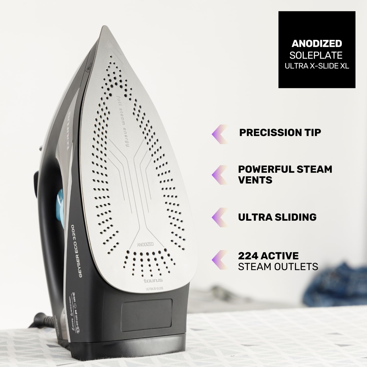 Detalle de Taurus Plancha de Vapor Geyser Eco 3200: potencia y precisión para un planchado eficiente