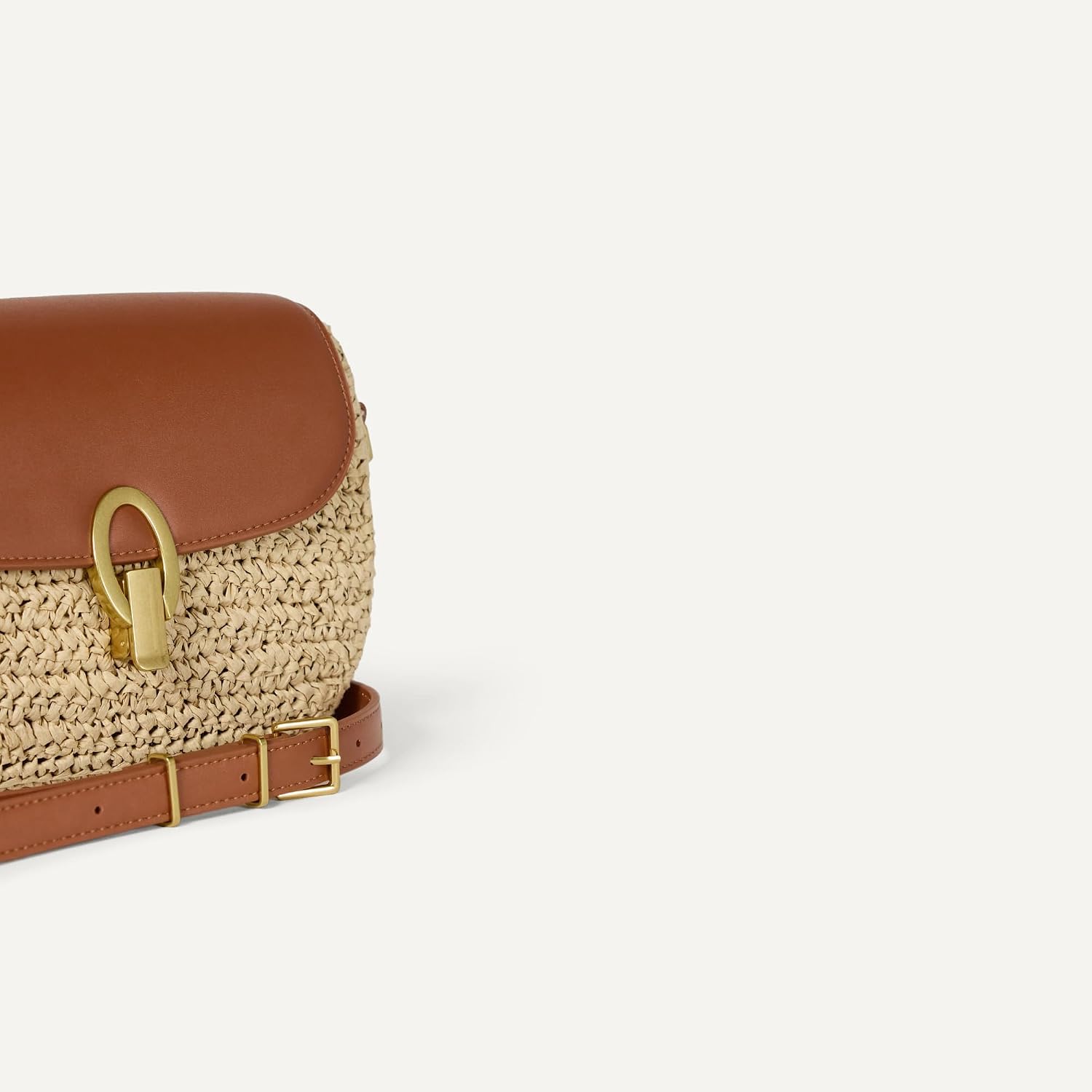 Detalle 2 de Vegan leather crossbody flap bag
