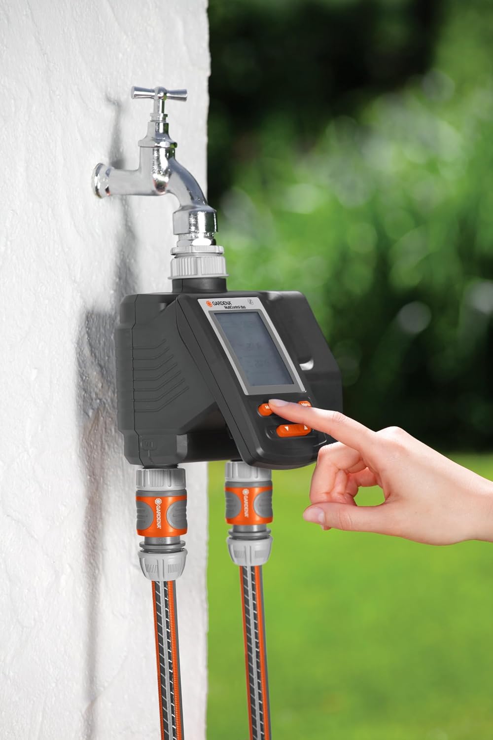 Detalle 2 de GARDENA MultiControl duo irrigation computer (1874-20) with LC display