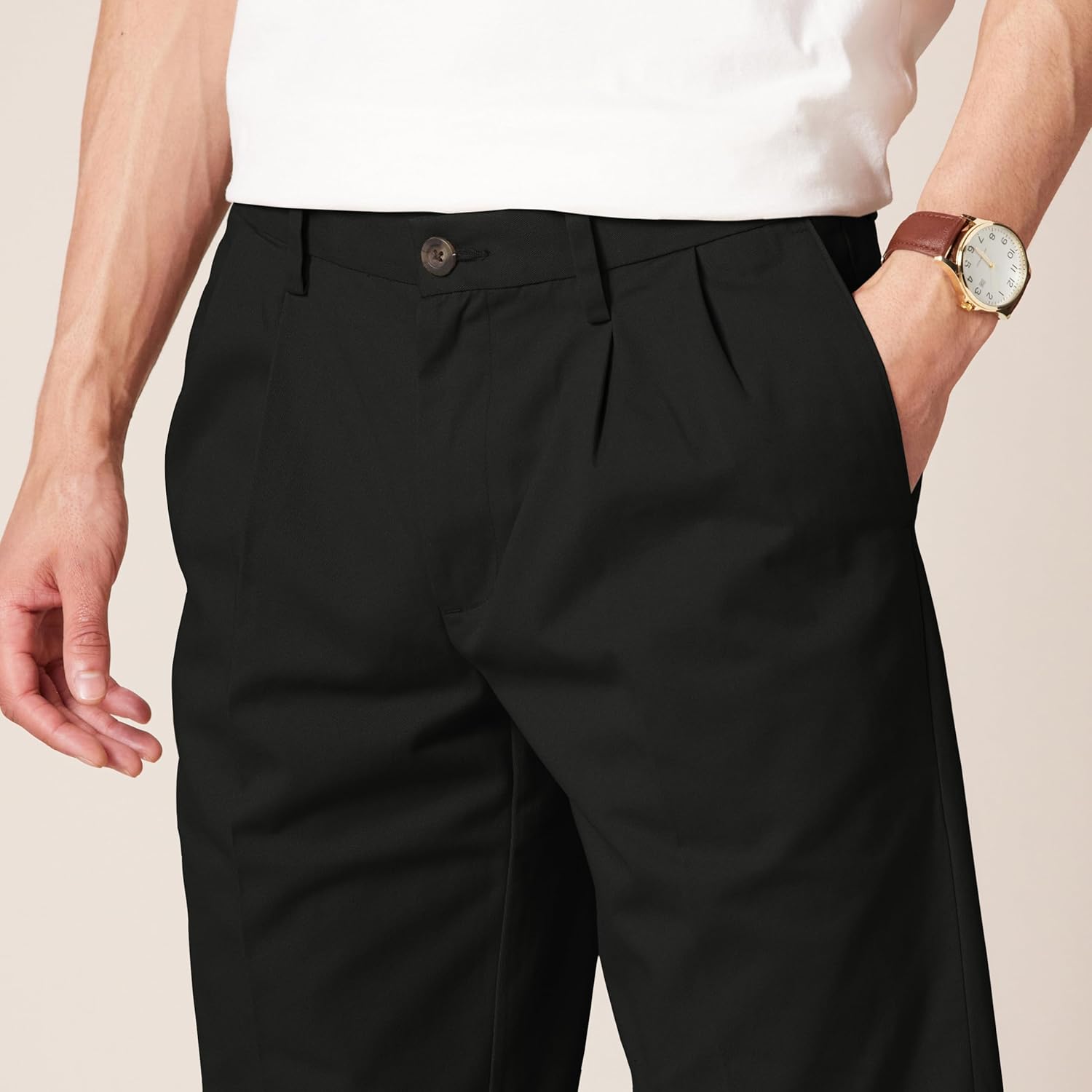 Thumbnail 3 de Amazon Essentials Men’s Classic-Fit Wrinkle-Resistant Pleated Chino Trousers (Big & Tall available)