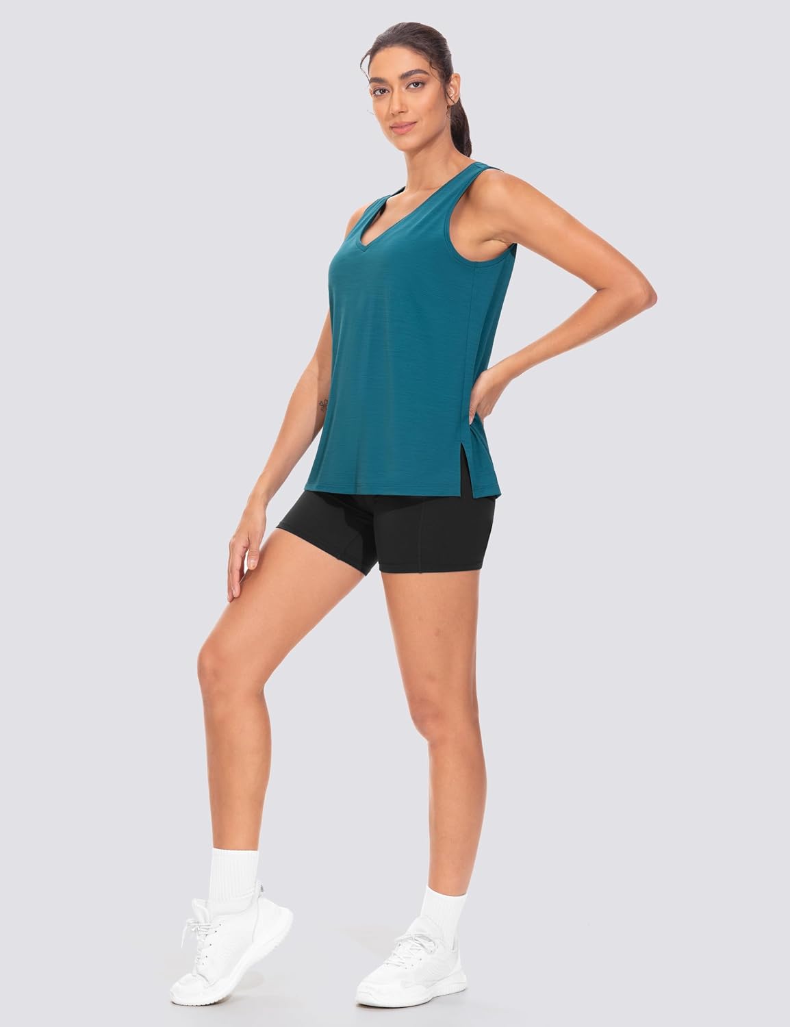 Detalle de THE GYM PEOPLE Canottiera da donna con scollo a V, spacchi laterali, asciugatura rapida