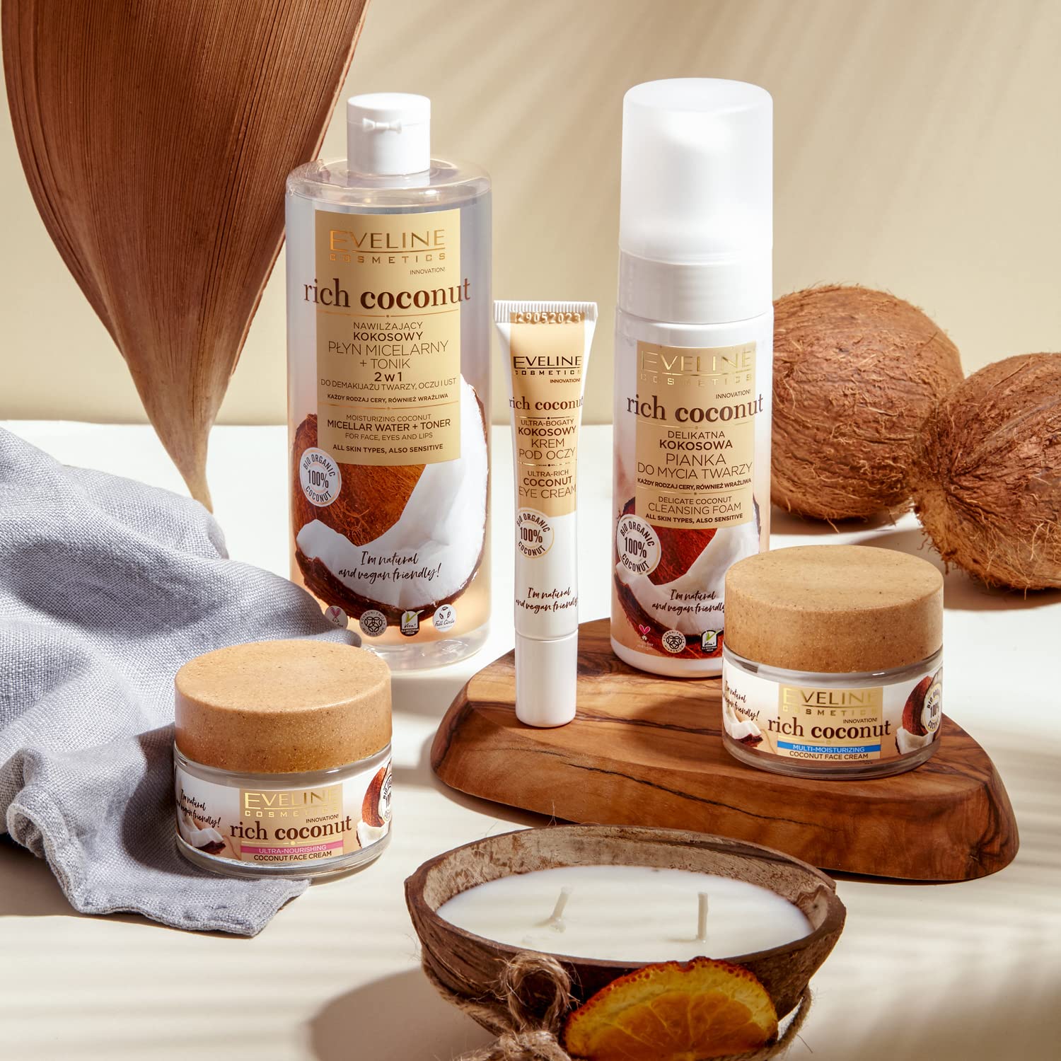Detalle de Eveline Cosmetics Rich Coconut 2‑in‑1 Feuchtigkeitsspendende Kokosmizellen-Flüssigkeit & Toner, 500 ml