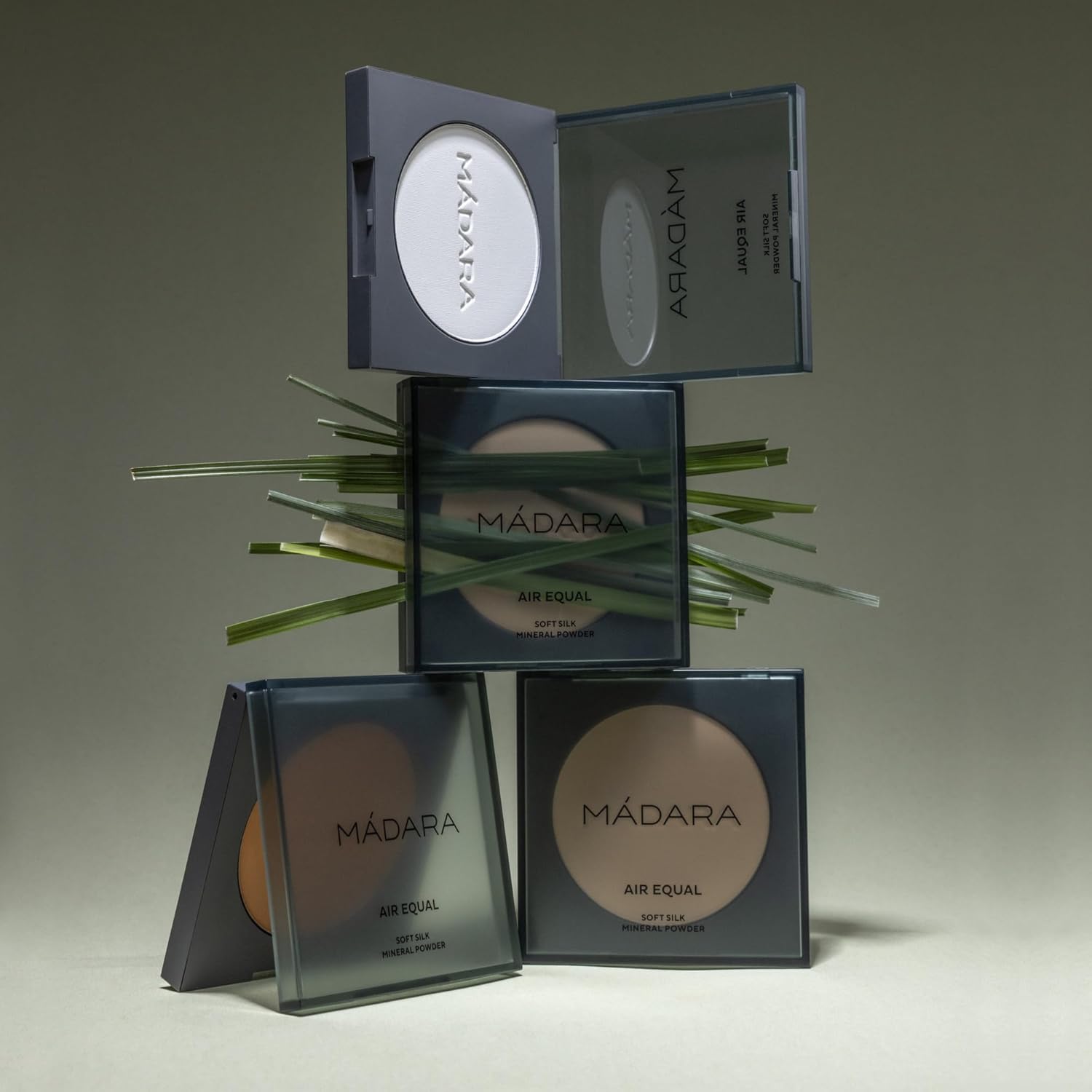 Thumbnail 6 de MÁDARA Organic Skincare Air Equal Soft Silk Mineral Powder #2 Beige 9g – Poudre fixatrice satinée, sans talc