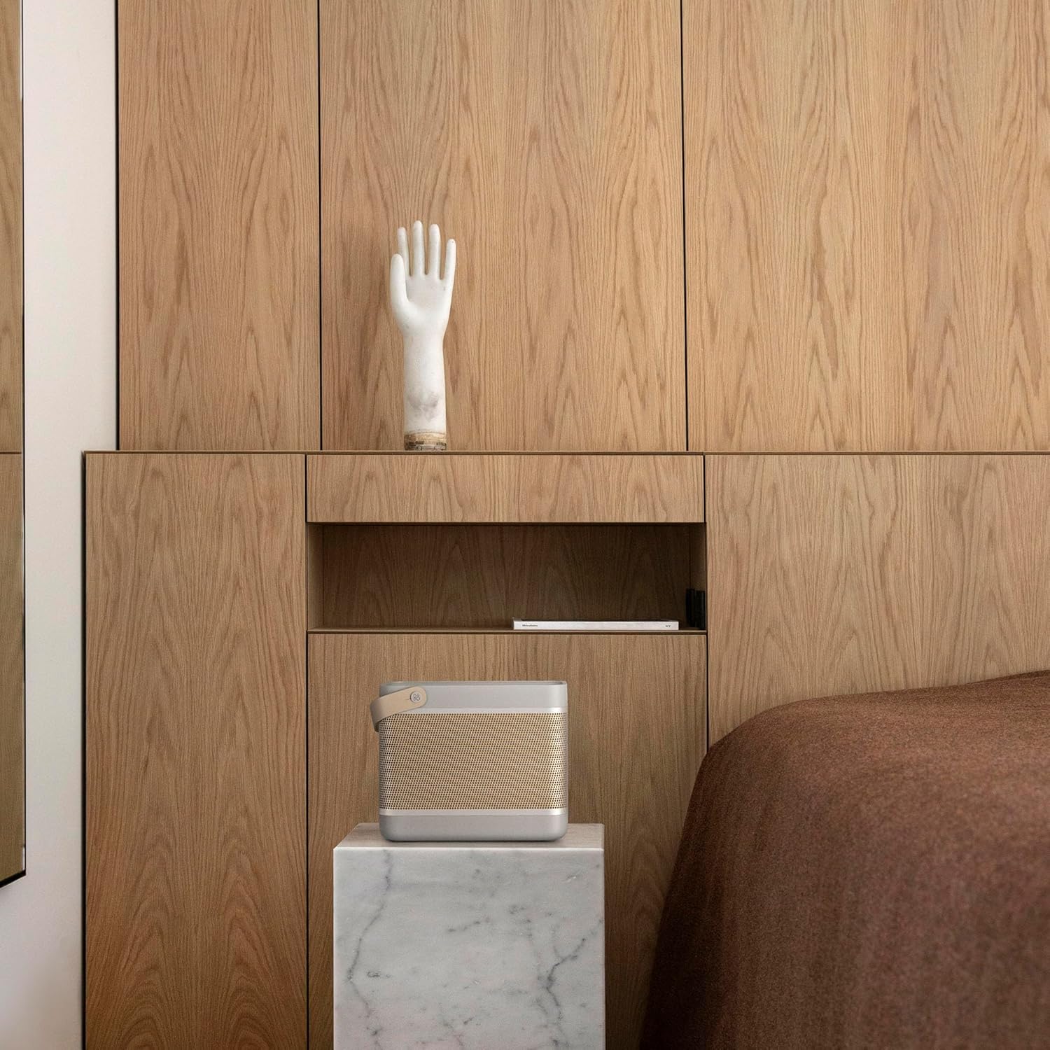 Thumbnail 4 de Bang & Olufsen Beolit 20 : enceinte Bluetooth portable puissante à son 360° et base de charge Qi