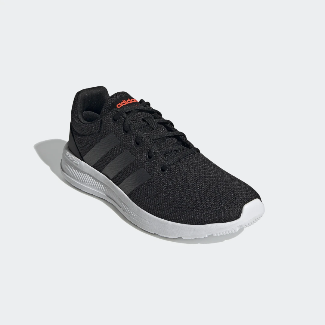 Detalle de Adidas Lite Racer CLN 2.0 en negro: zapatilla versátil para uso diario