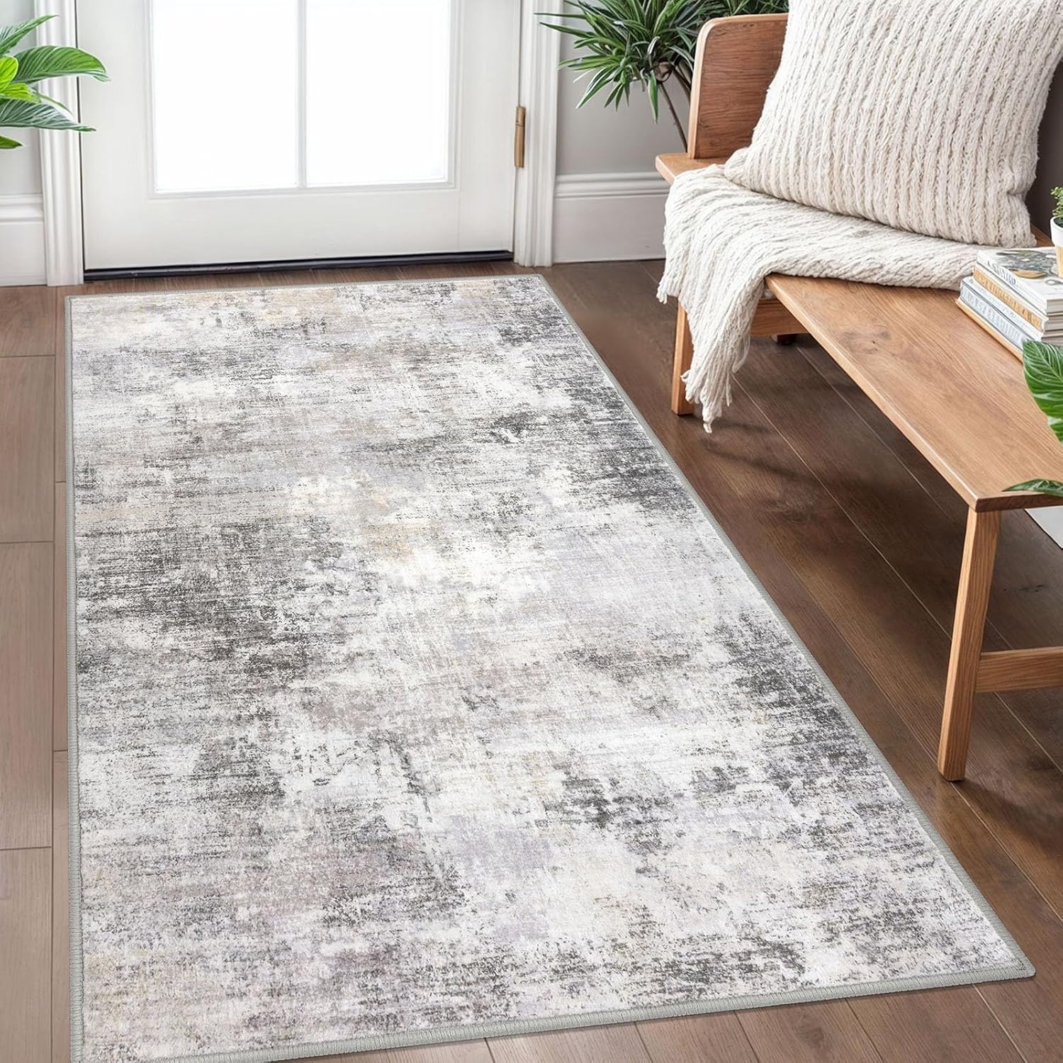 Detalle de IOHOUZE Abstract Area Rug 3x5 ft — Washable, Non-Slip Entryway Rug in Grey/Beige