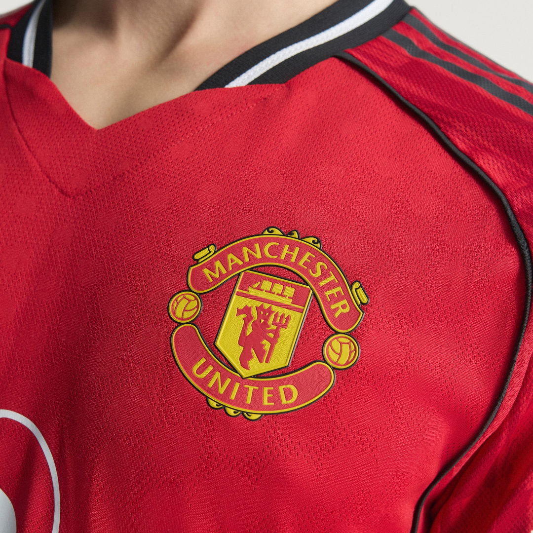 Detalle 2 de Camiseta primera equipación Manchester United 25/26 Oficial de Adidas