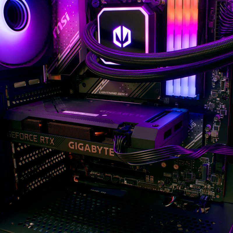 Detalle de Deep Gaming DOMINION: sobremesa con Intel Core i9-14900F, 128 GB RAM y RTX 5080