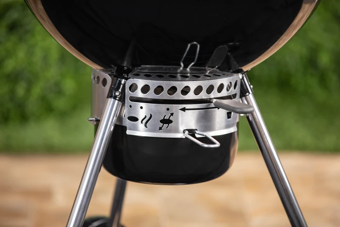 Thumbnail 11 de Weber Master Touch Premium E-5770 Schwarz – Vielseitiger Holzkohlegrill für indirektes Grillen und Räuchern