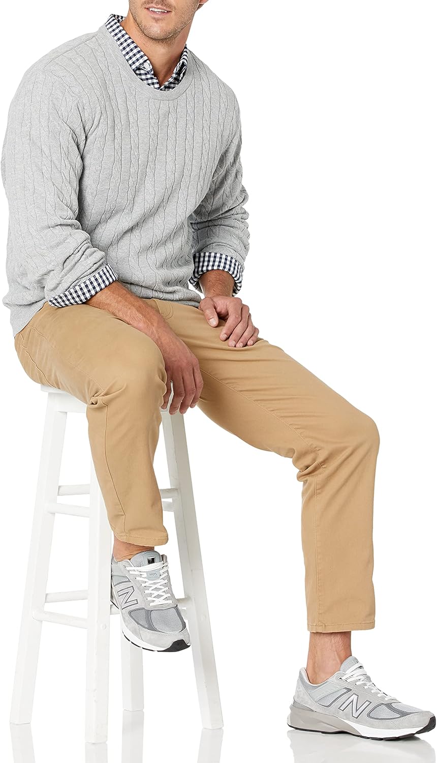 Thumbnail 3 de Amazon Essentials Men's Crewneck Cable Cotton Jumper