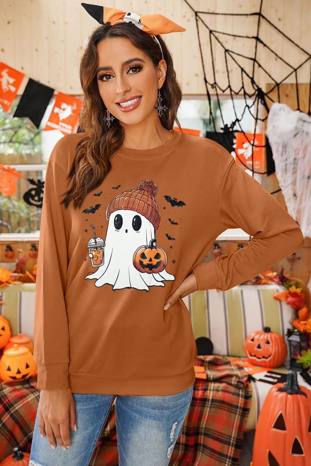 Detalle de DUTUT Salem Massachusetts Oversized Women's Halloween Sweatshirt, Embroidered Crewneck