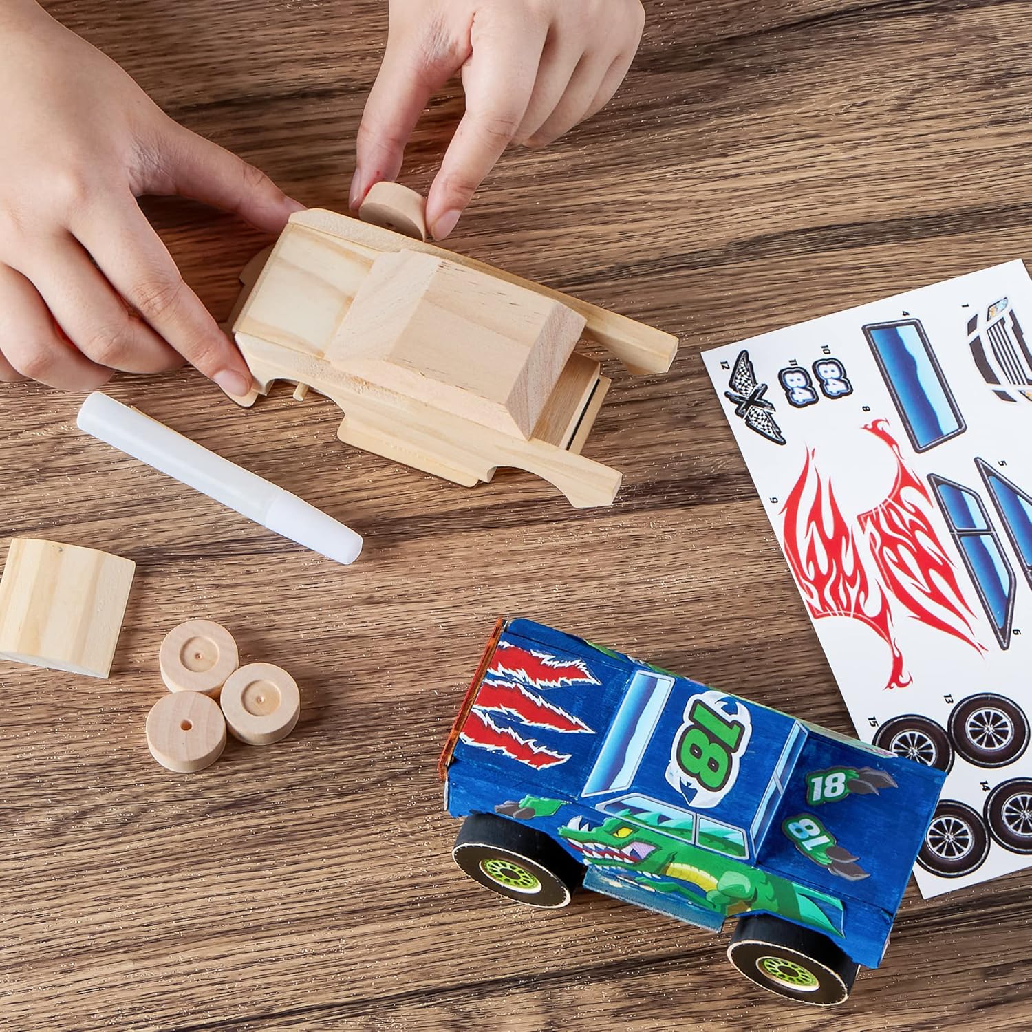 Thumbnail 6 de Klever Kits Craft Kit: build & paint your own wooden race car (144-piece set)