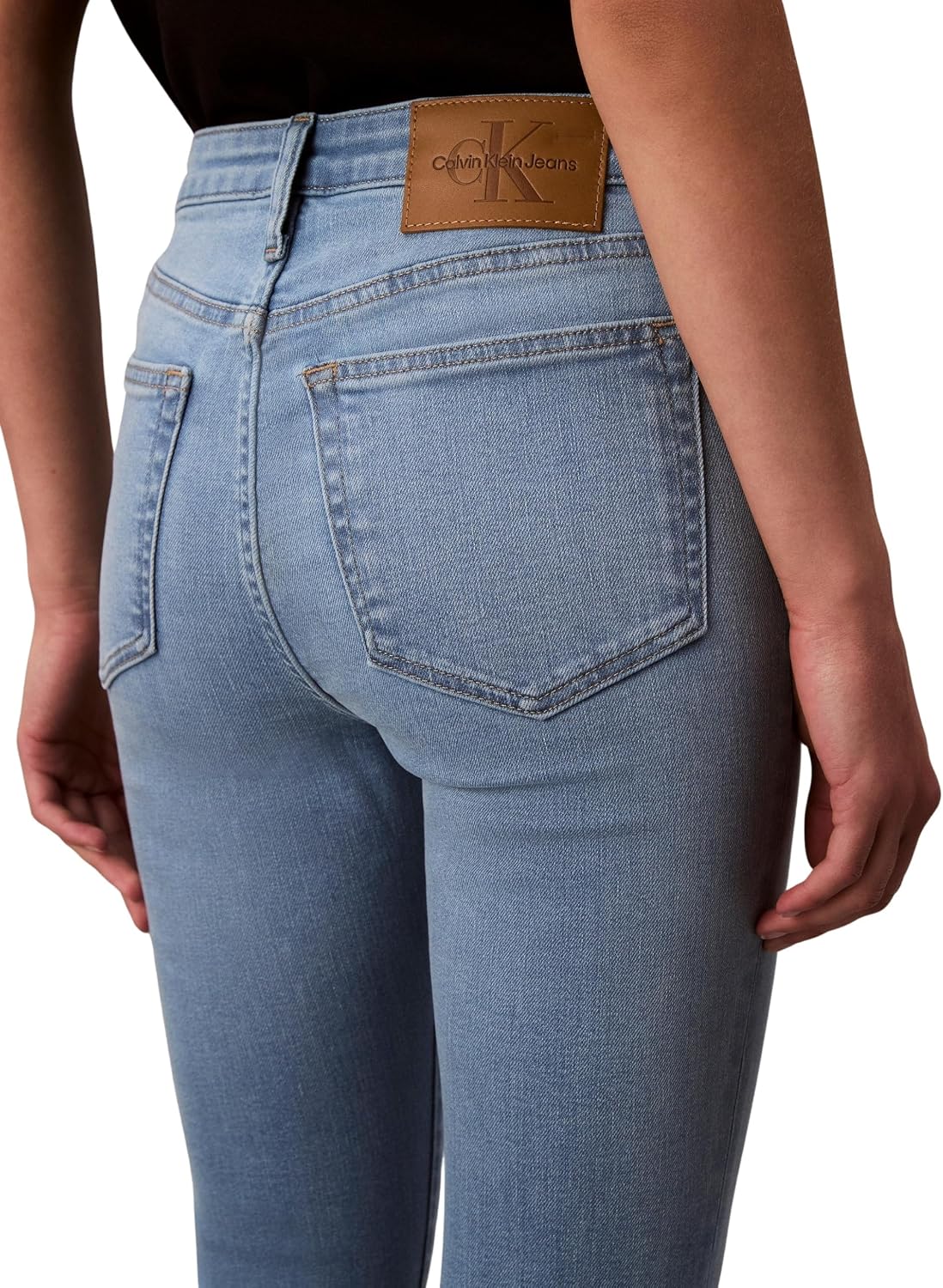 Detalle de Calvin Klein Women’s Mid Rise Skinny Light Cape Jeans