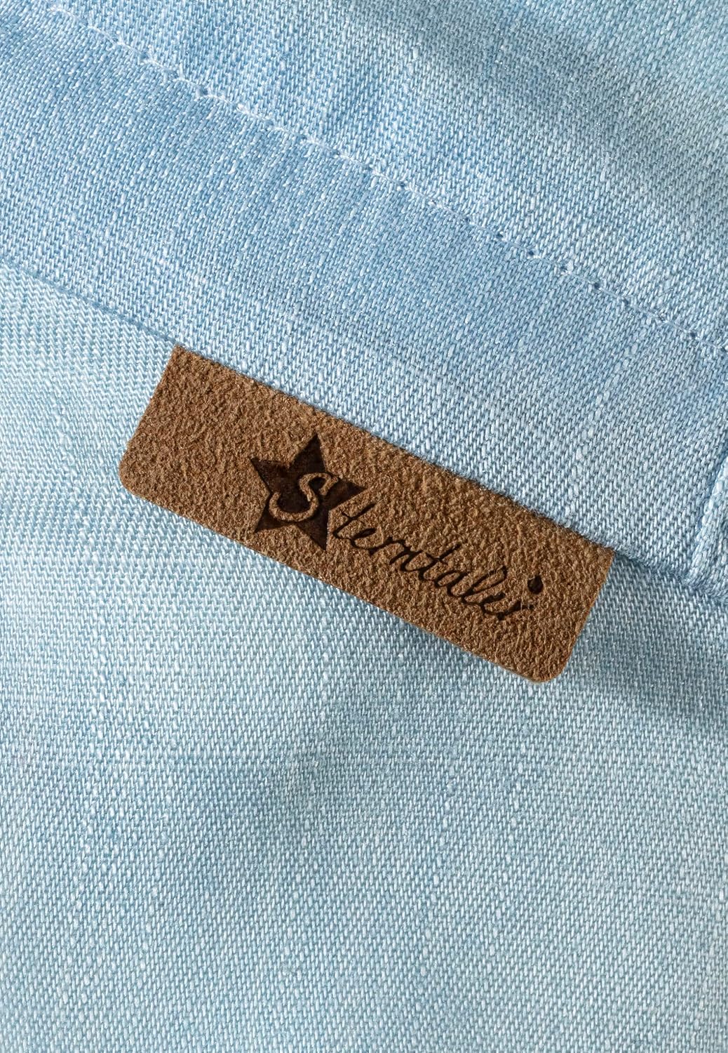 Detalle 2 de Sterntaler Schirmmütze mit Nackenschutz aus Jeansstoff – Sonnenkappe für Jungen, leichtes Material, formstabil