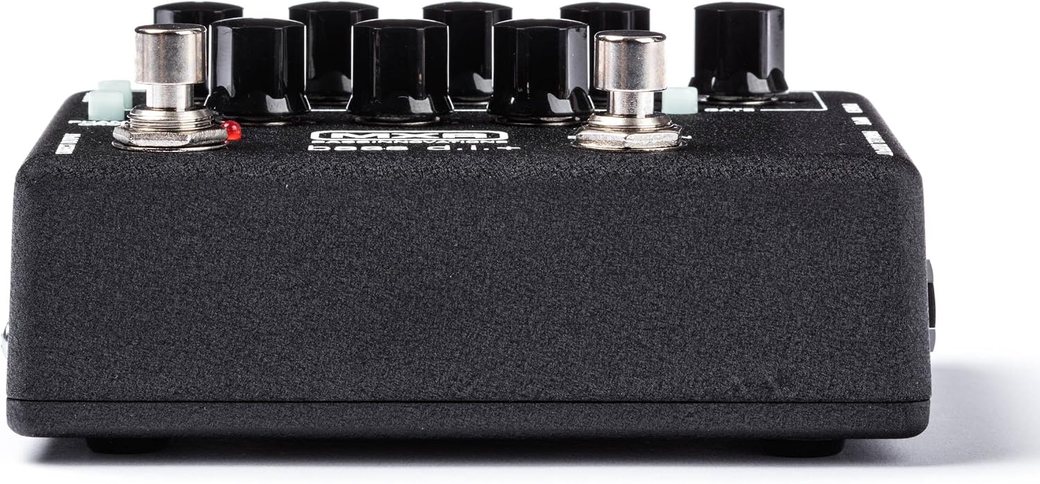 Detalle de MXR M80 Bass D.I.+ basvoorversterkerpedaal met clean- en distortionkanalen