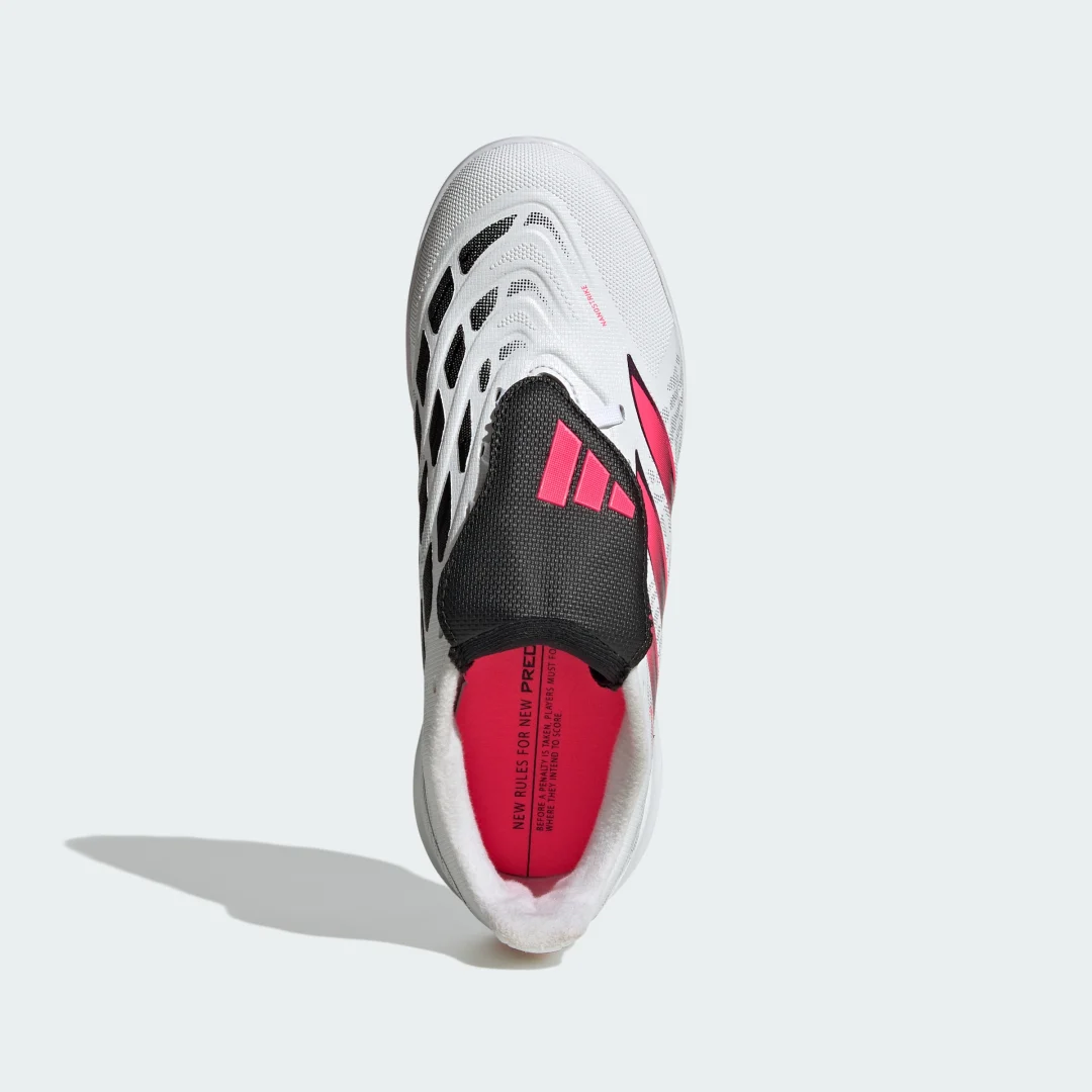 Detalle de Bota de fútbol Adidas Predator League moqueta con lengüeta plegable – Blanco
