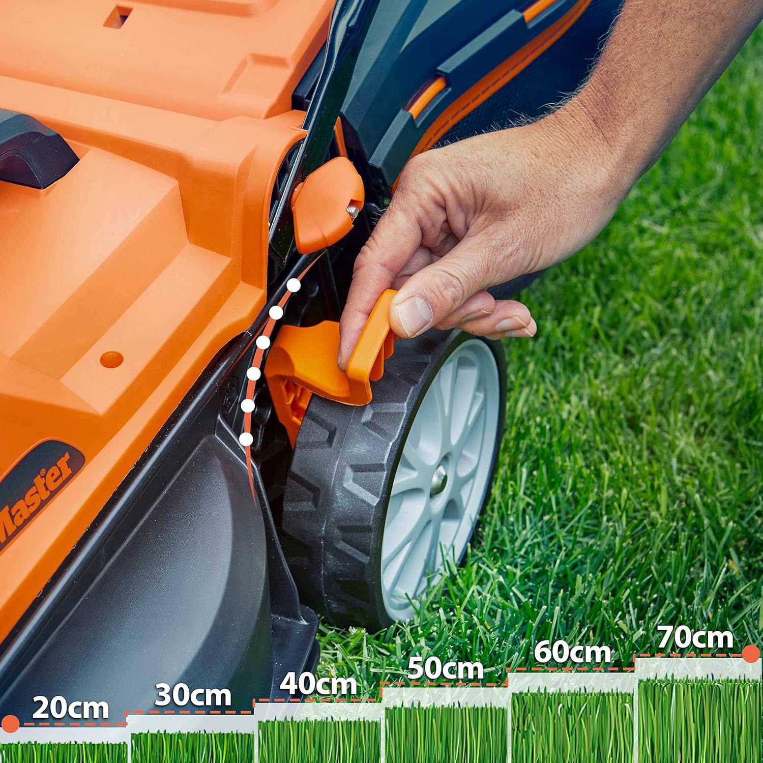 Detalle de LawnMaster CLMF2434G Tagliaerba 34cm 24V