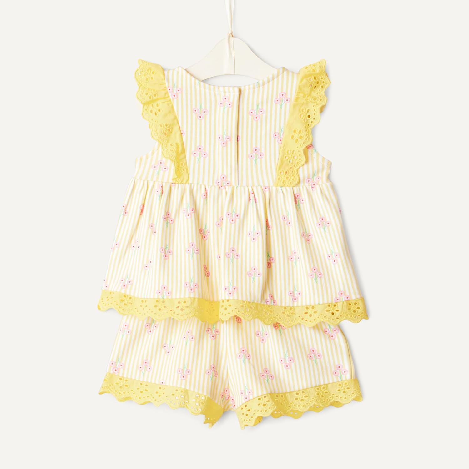 Thumbnail 4 de Amazon Essentials x Sofia Grainge Toddlers & Baby Girls Cotton Eyelet Top & Shorts Play Set (Multipacks)