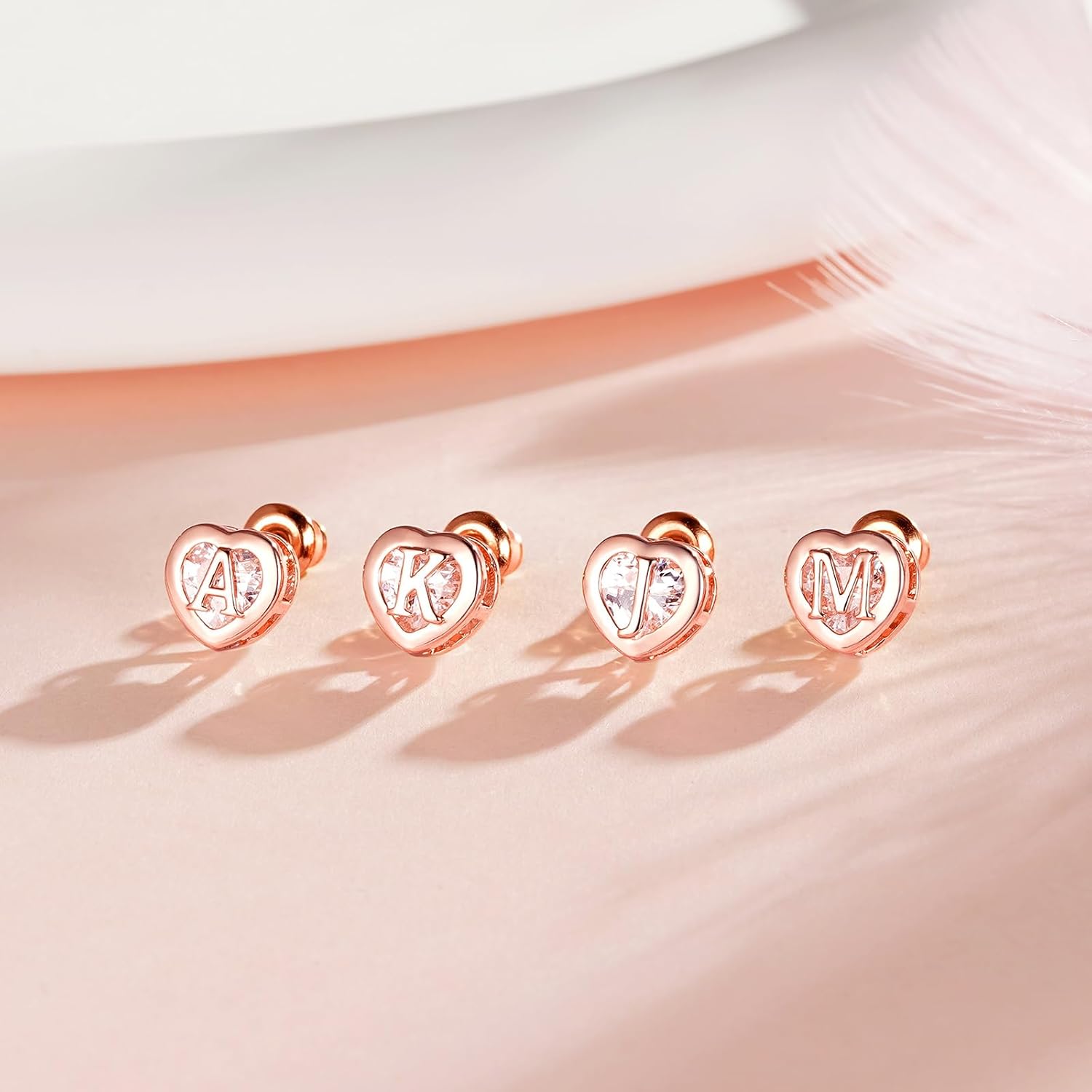Detalle de Herz Initial Ohrstecker 14K Gold/Rose Gold plattiert – Initialen-Schmuck für Damen