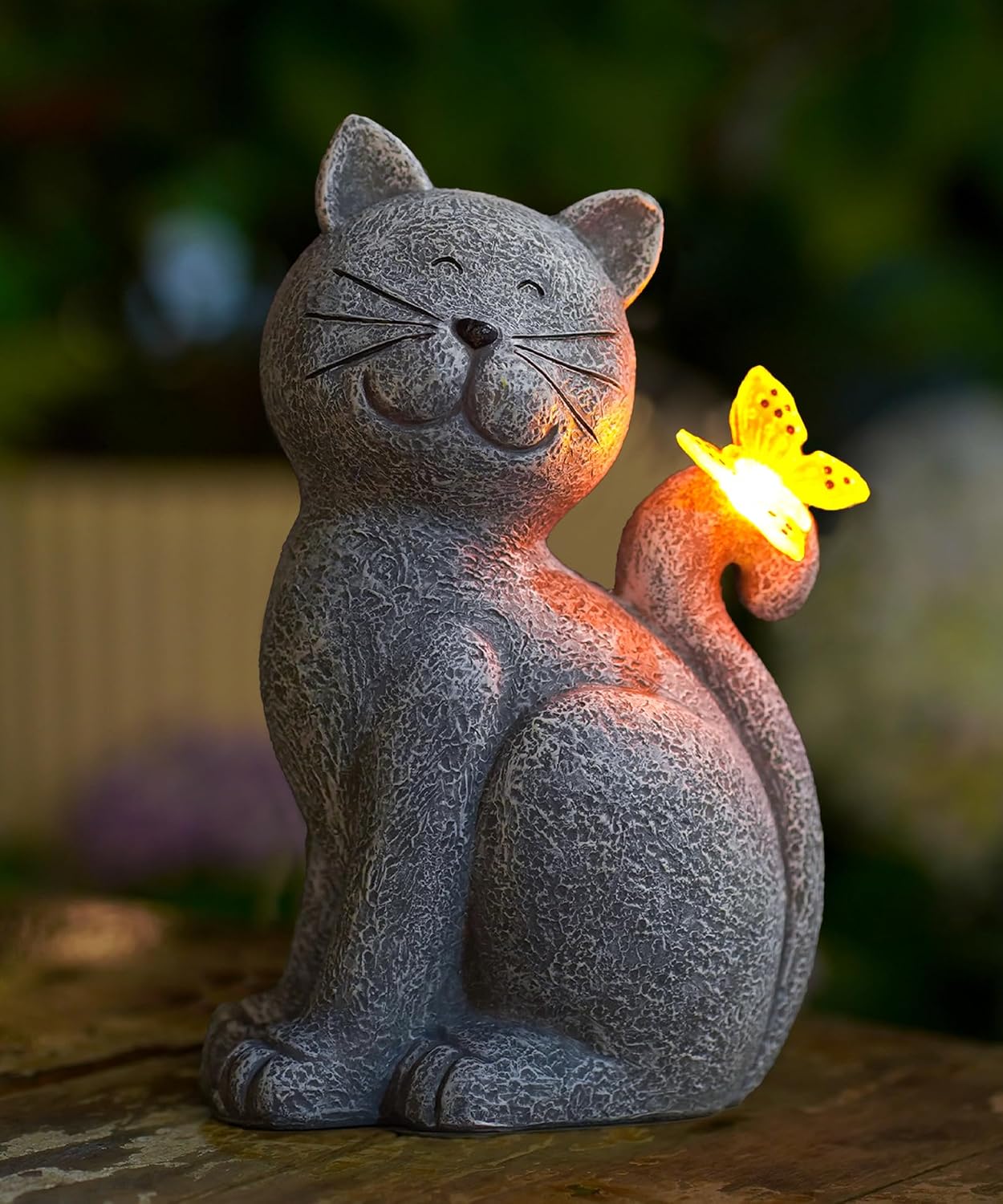 Detalle de Yeomoo Katzenfigur mit Solar-Schmetterling aus Harz – Deko für Balkon, Garten & Wohnzimmer (grau)